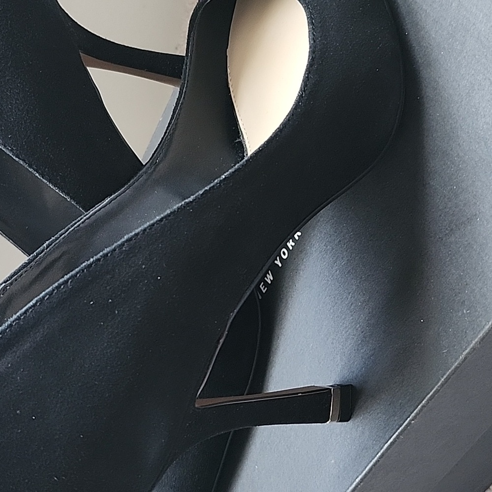Kenneth Cole Romi Pump - Picture 9 of 9